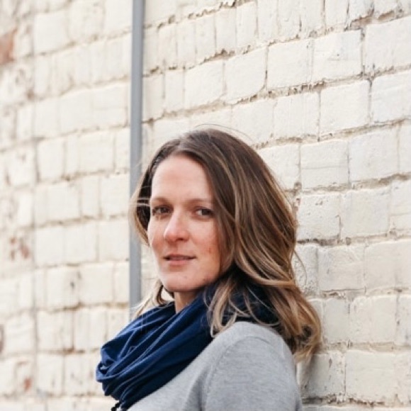 Meet your Posher, Danielle - Picture 1 of 2